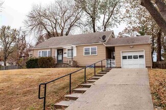 226 Ridge Dr, Manhattan, KS 66502