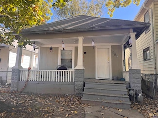 216 SE Lake St, Topeka, KS 66607