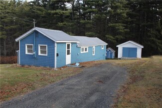 31 N School St, Skowhegan, ME 04976