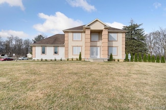 5012 Forest Side Dr, Flint, MI 48532
