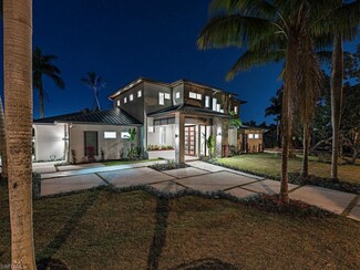 1900 Snook Dr, Naples, FL 34102