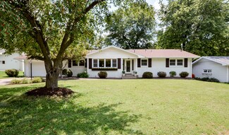 3150 E Shalimar Dr, Springfield, MO 65804