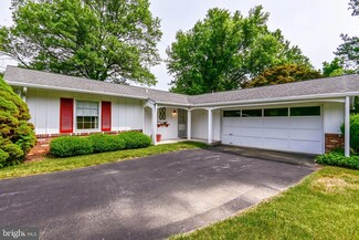 12 Crest Dr, Hockessin, DE 19707