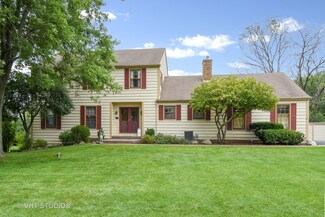 25870 W Apache Ln, Lake Barrington, IL 60010