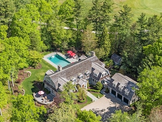 16 Pine Ridge Dr, Mattapoisett, MA 02739