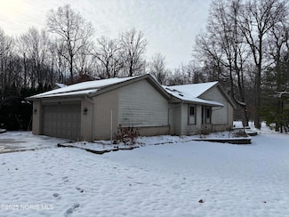 783 Fairway Ln, Wauseon, OH 43567
