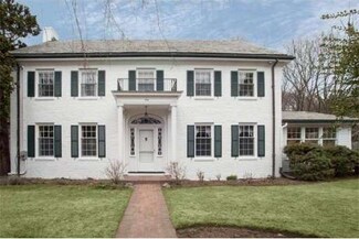 359 Heath St, Chestnut Hill, MA 02467