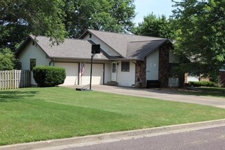 1403 E Roxbury Dr, Monett, MO 65708