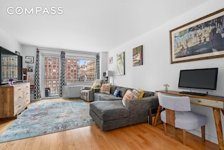 201 W 70th St Unit 7H, New York, NY 10023