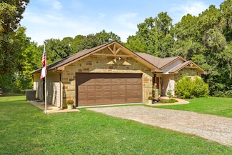 219 E Pine Ave, Coldspring, TX 77331