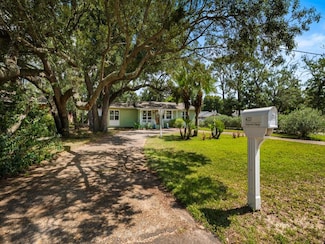 420 Fairpoint Dr, Gulf Breeze, FL 32561