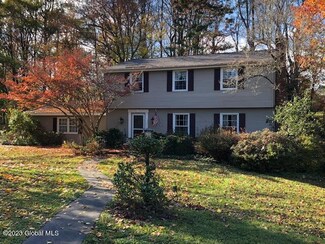 13 Holly Ln, Castleton On Hudson, NY 12033