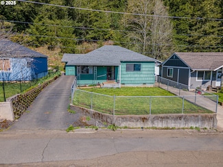 900 W 17th St, Coquille, OR 97423