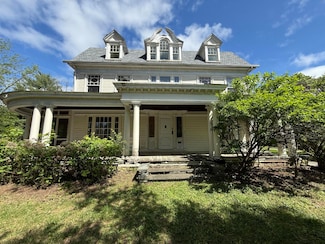 712 Thomas St, Stroudsburg, PA 18360