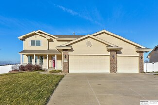 1904 Apollo Ln, Papillion, NE 68133