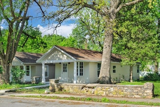 2041 N Pickwick Ave, Springfield, MO 65803