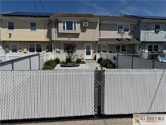 33 Mercer St, Carteret, NJ 07008