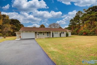 81 Sunset Acres Ave, Decatur, AL 35603