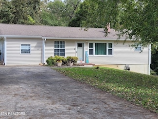 120 Hilltop Rd, Harriman, TN 37748