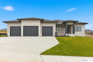 9910 Cimarron St, Papillion, NE 68046