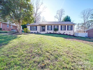 1135 Fox Run Dr, Charlotte, NC 28212