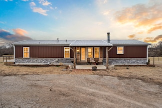 179 S Seneker St, Miller, MO 65707
