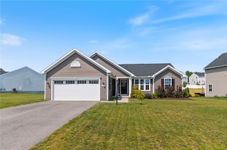 254 Longleaf Ln, MacEdon, NY 14502