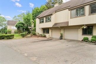 518 Iroquois Ln Unit A, Stratford, CT 06614