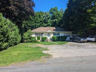 1385 Sunset Rd, Castleton On Hudson, NY 12033