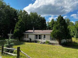 22 Easy St NW, Kalkaska, MI 49646