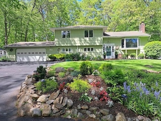 70 Bayne St, Norwalk, CT 06851