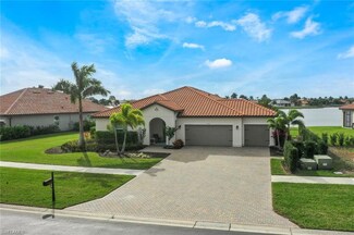 2128 Grove Dr, Naples, FL 34120