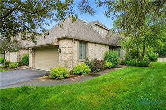 7430 Country Commons Ln, Sylvania, OH 43560
