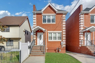 822 Hollywood Ave, Bronx, NY 10465