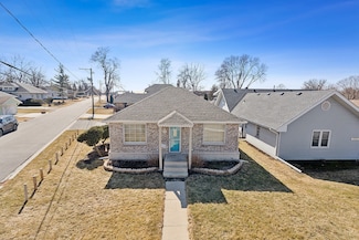 527 E 17th St, Lockport, IL 60441