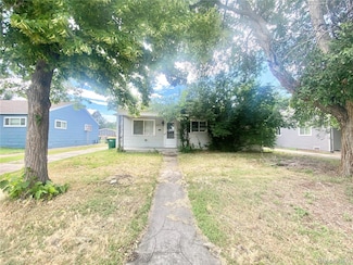 2271 Newark St, Aurora, CO 80010