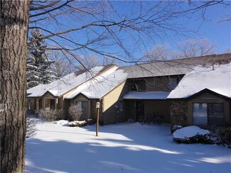 1563 Snowfield Dr, Hidden Valley, PA 15502