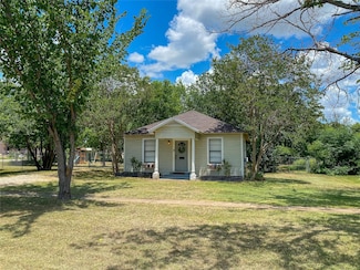 229 S Wilson St, Burleson, TX 76028
