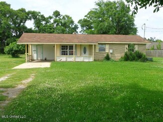 15812 van Eaton Cir, Biloxi, MS 39532