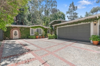 3818 Hayvenhurst Ave, Encino, CA 91436