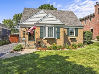 2140 Walnut Ct, Glenview, IL 60025