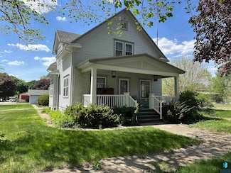 313 S Pearl St, Menno, SD 57045