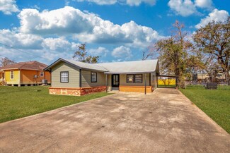 518 Cobb St, Clute, TX 77531
