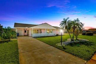 720 Indian Wells Ave, Sun City Center, FL 33573