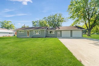 307 S Walnut St, Wenona, IL 61377