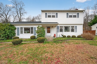 10 Valley Stream Dr, Danbury, CT 06811