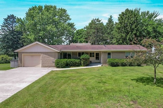 2545 Na Wa Ka Dr, Marinette, WI 54143