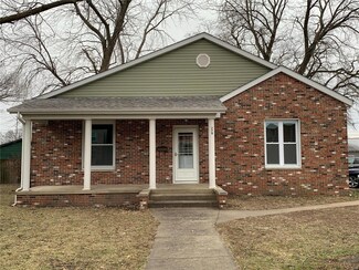 770 Franklin St, Carlyle, IL 62231