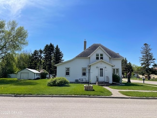 108 7th St W, Park River, ND 58270