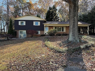 2665 Fairway Acres Cir, Lenoir, NC 28645